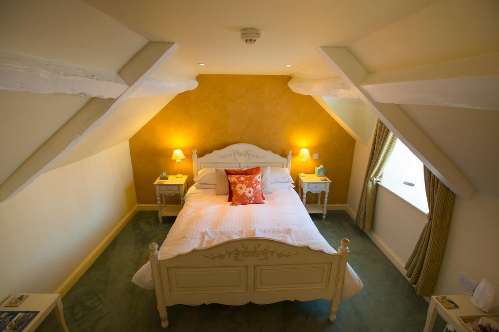 The Talbot Inn سيرنسيستر المظهر الخارجي الصورة