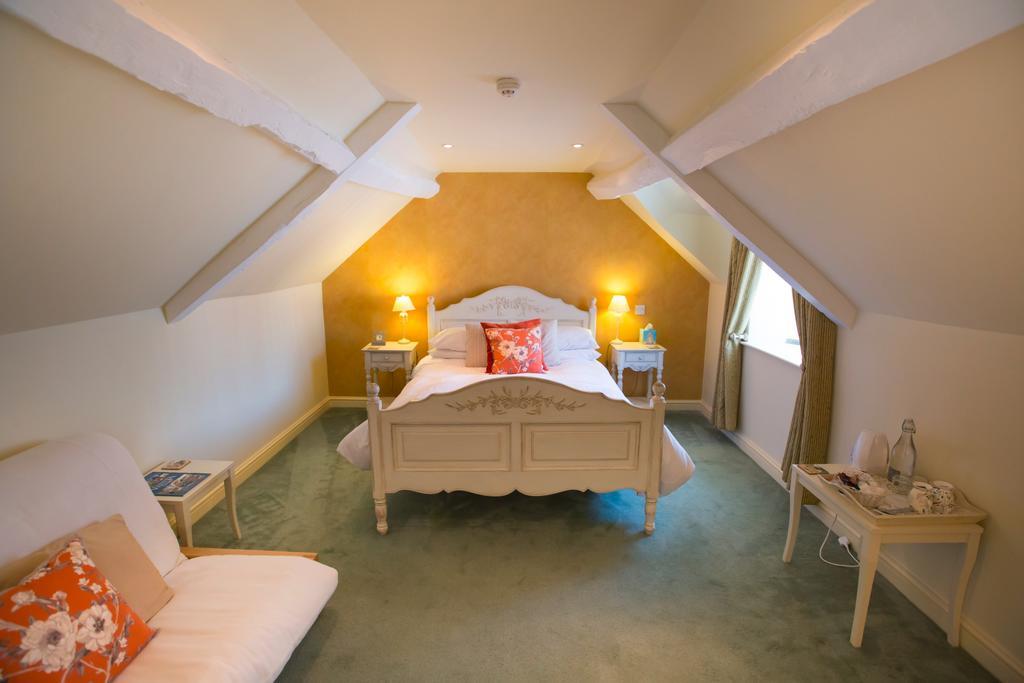 The Talbot Inn سيرنسيستر المظهر الخارجي الصورة